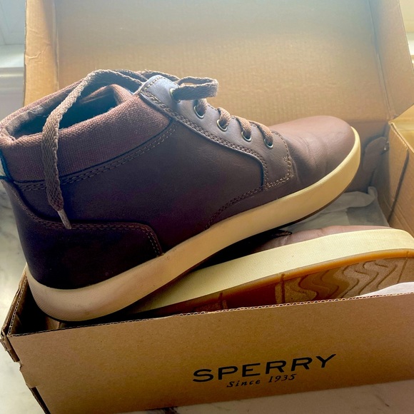 Sperry Topsider Boys shoes. - Picture 1 of 5